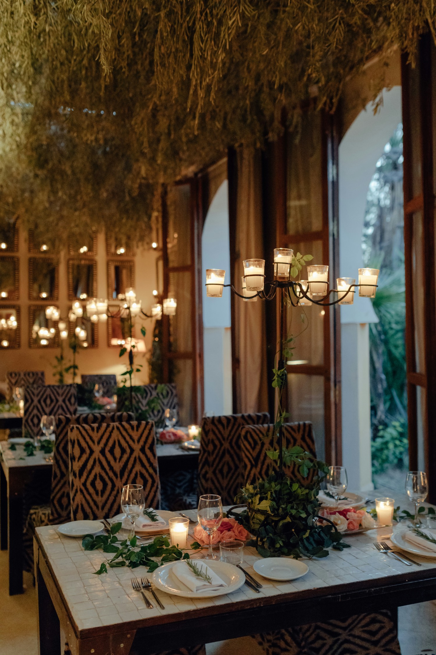 Restaurant-Interieur bei Kerzenlicht, Muster-Motiv
